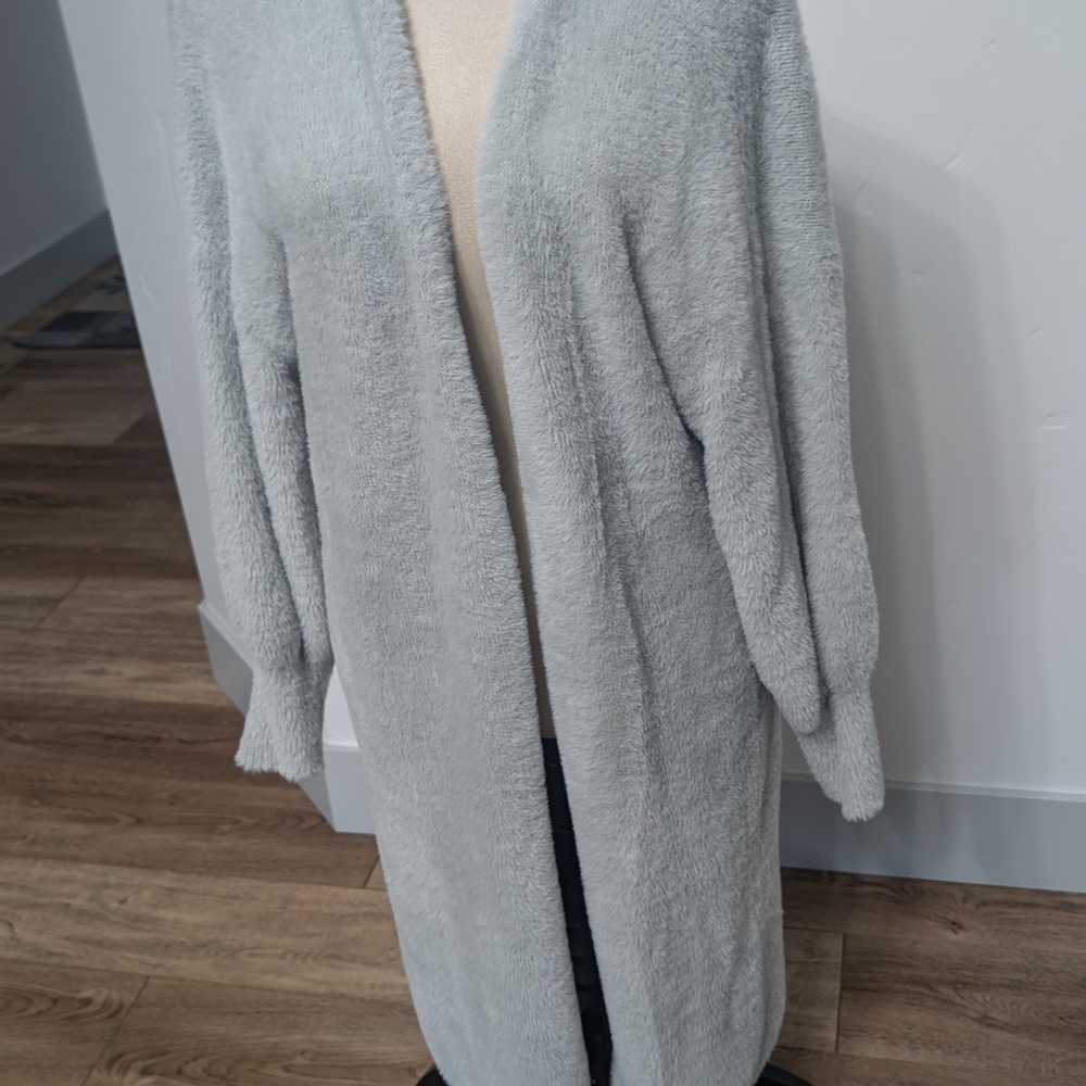 Elegant Women's Light Gray Cardigan